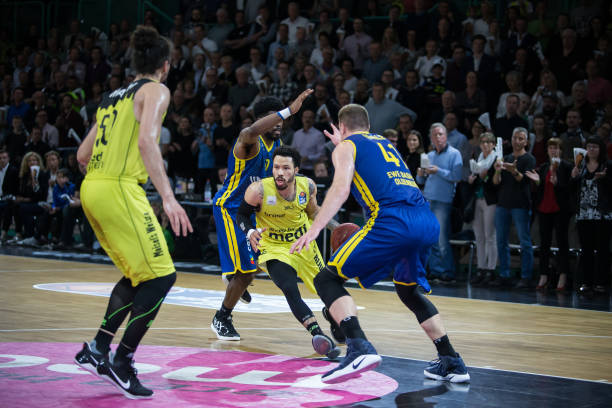 足坛的整体 足坛的整体